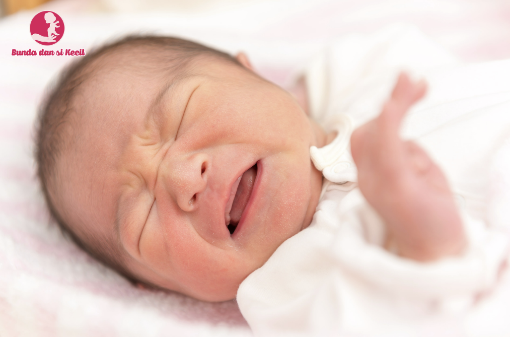 6 Cara Menenangkan Bayi yang Terus Menangis, Bunda Wajib Coba!